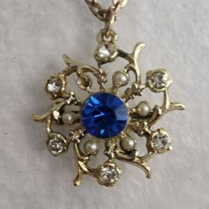 Elegant Goldtone Necklace with Blue Gemstone Pendant/Brooch